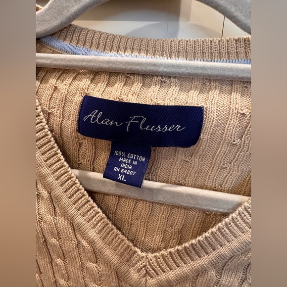 Alan Flusser Men's Beige V-Neck Sweater Vest - Picture 2 of 3